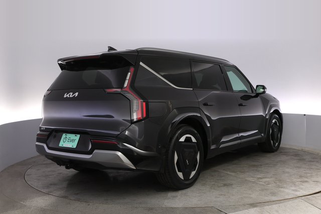 2024 Kia EV9 — photo 2 of 32
