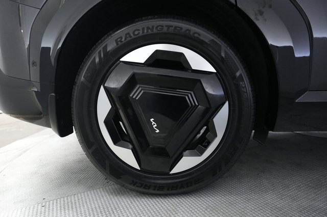 2024 Kia EV9 — photo 17 of 32