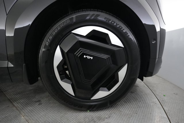2024 Kia EV9 — photo 16 of 32