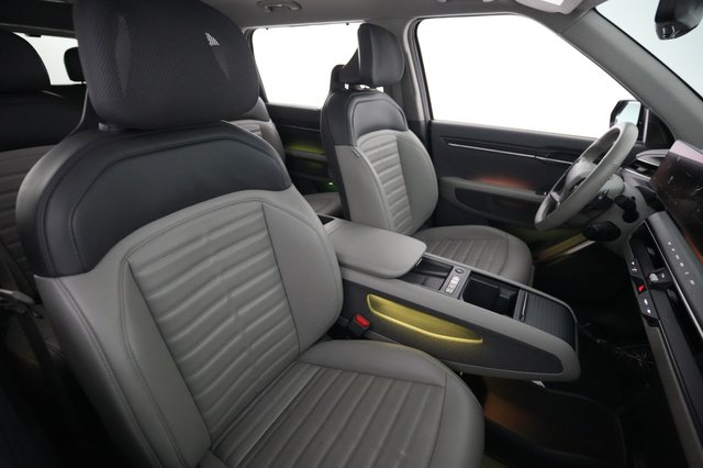 2024 Kia EV9 — photo 18 of 32