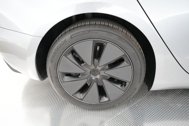 2025 Tesla Model 3 — photo 7 of 20