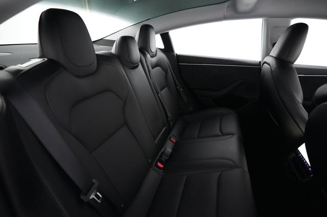 2025 Tesla Model 3 — photo 4 of 20