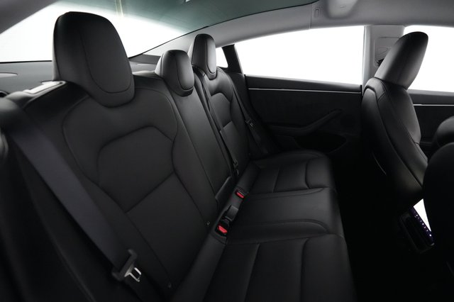 2025 Tesla Model 3 — photo 4 of 20