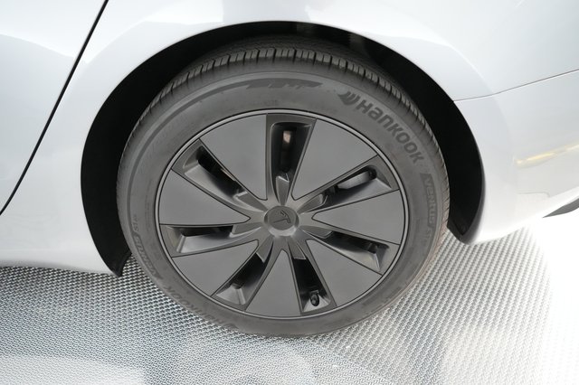 2025 Tesla Model 3 — photo 15 of 20