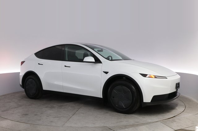 2026 Tesla Model Y — photo 11 of 16