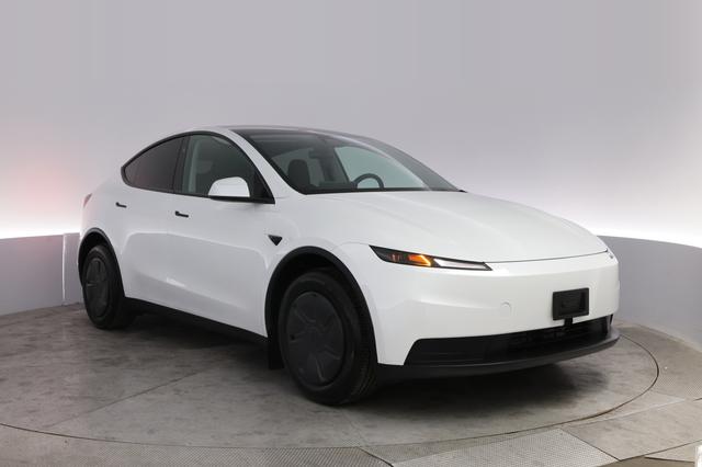 2026 Tesla Model Y — photo 10 of 16
