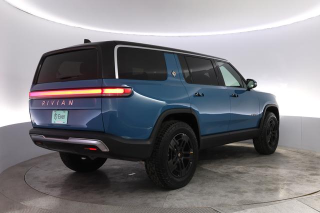 2024 Rivian R1S — photo 2 of 21