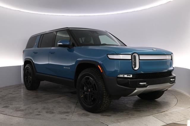 2024 Rivian R1S — photo 10 of 21