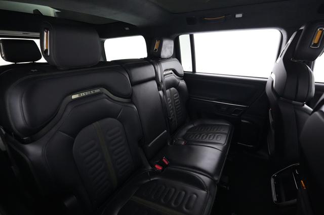 2024 Rivian R1S — photo 4 of 21
