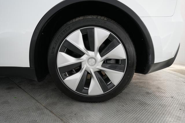 2021 Tesla Model Y — photo 7 of 21