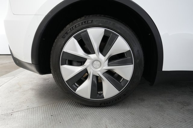 2021 Tesla Model Y — photo 17 of 21