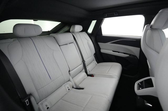 2024 Cadillac Lyriq — photo 4 of 20