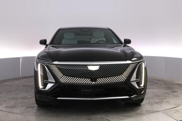 2024 Cadillac Lyriq — photo 9 of 24