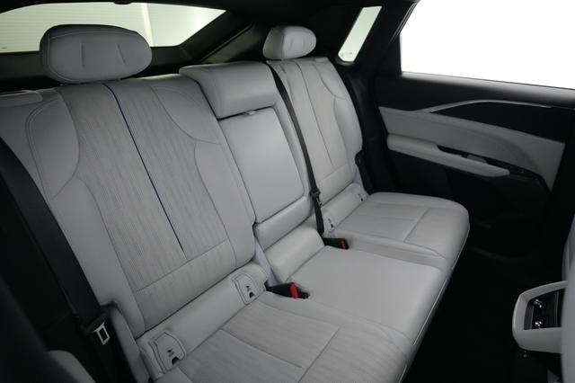 2024 Cadillac Lyriq — photo 4 of 24