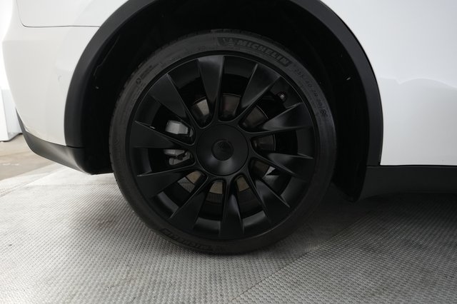 2021 Tesla Model Y — photo 17 of 27