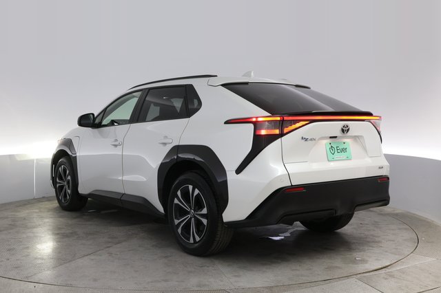 2023 Toyota bZ4X — photo 13 of 24