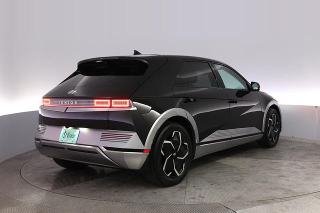 2024 Hyundai IONIQ 5 — photo 2 of 31