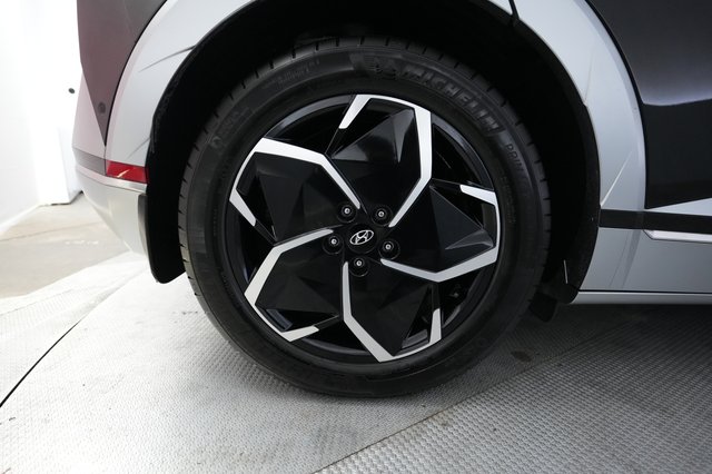 2024 Hyundai IONIQ 5 — photo 17 of 31