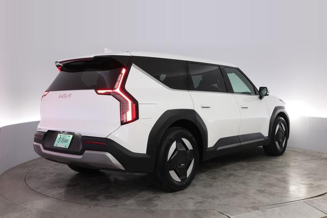 2024 Kia EV9 — photo 2 of 23