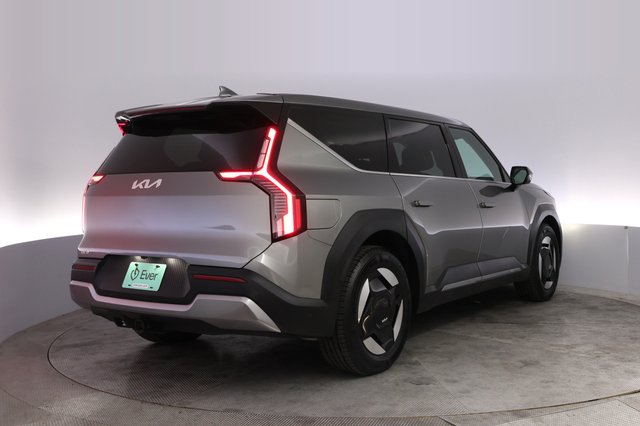 2024 Kia EV9 — photo 2 of 25