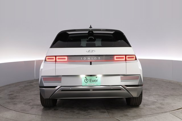 2024 Hyundai IONIQ 5 — photo 12 of 21