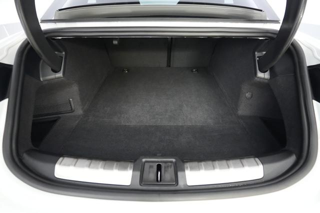 2022 Porsche Taycan — photo 6 of 27