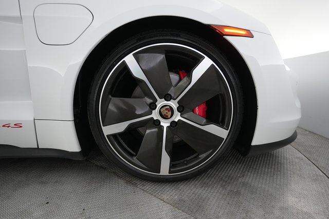 2022 Porsche Taycan — photo 16 of 27
