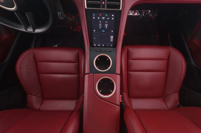 2022 Porsche Taycan — photo 22 of 27