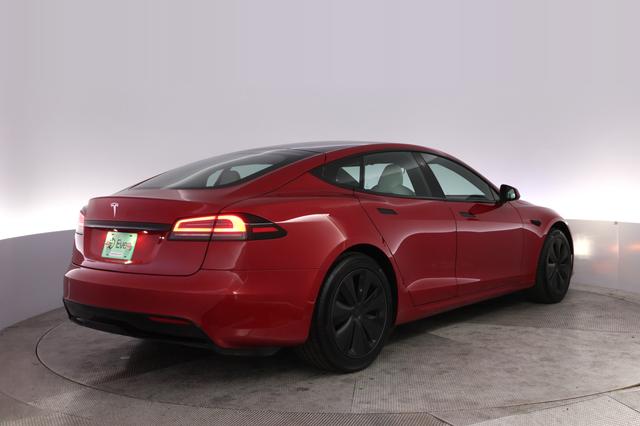 2023 Tesla Model S — photo 2 of 23