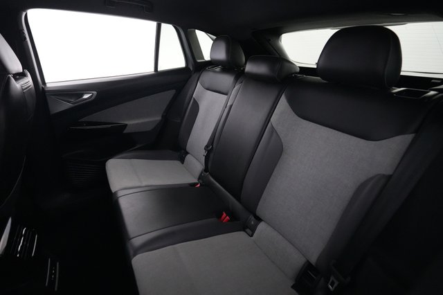 2023 Volkswagen ID.4 — photo 19 of 27