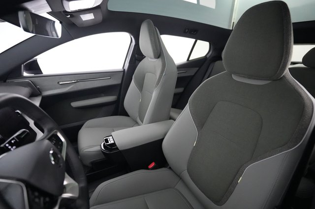2025 Volvo EX30 — photo 3 of 21