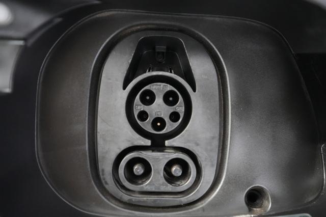 2022 Volkswagen ID.4 — photo 8 of 22
