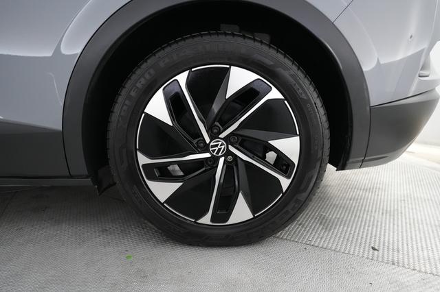 2022 Volkswagen ID.4 — photo 7 of 22