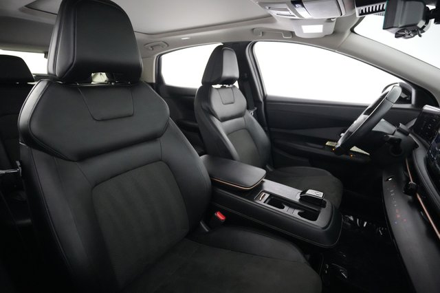 2023 Nissan Ariya — photo 18 of 24