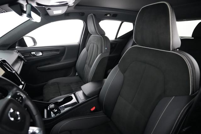 2023 Volvo XC40 Recharge — photo 3 of 23