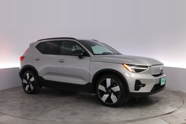 2023 Volvo XC40 Recharge — photo 11 of 23