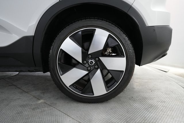 2023 Volvo XC40 Recharge — photo 7 of 23