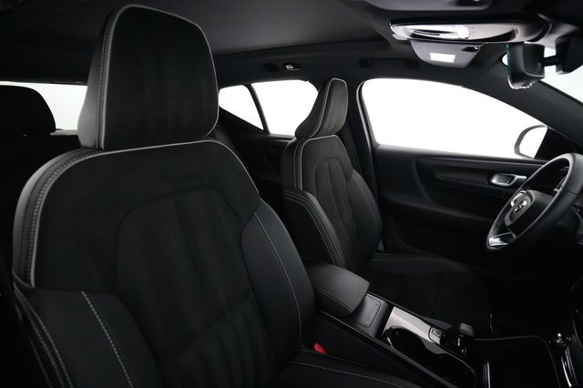 2023 Volvo XC40 Recharge — photo 18 of 23
