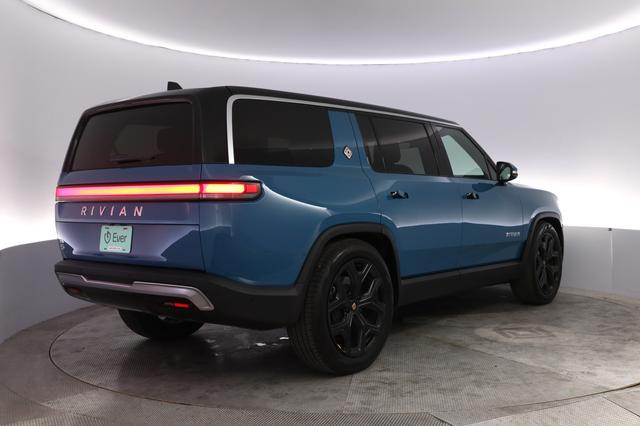 2024 Rivian R1S — photo 2 of 27