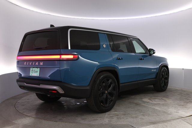 2024 Rivian R1S — photo 2 of 27