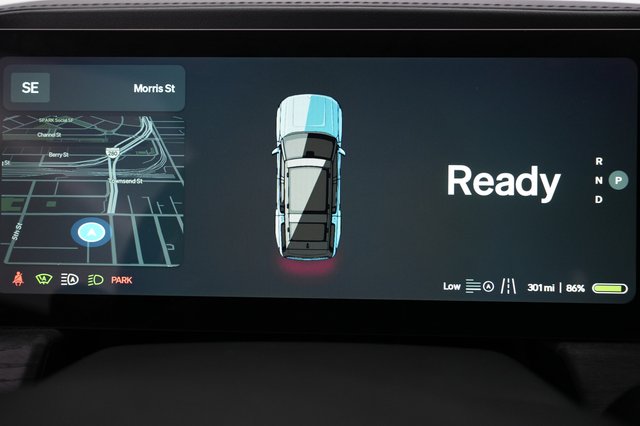 2024 Rivian R1S — photo 26 of 27