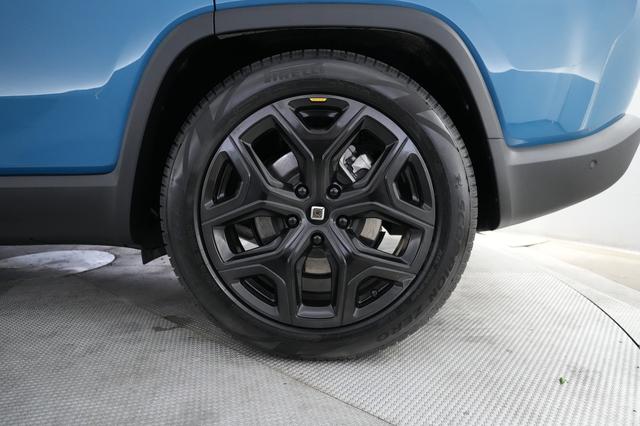 2024 Rivian R1S — photo 7 of 27