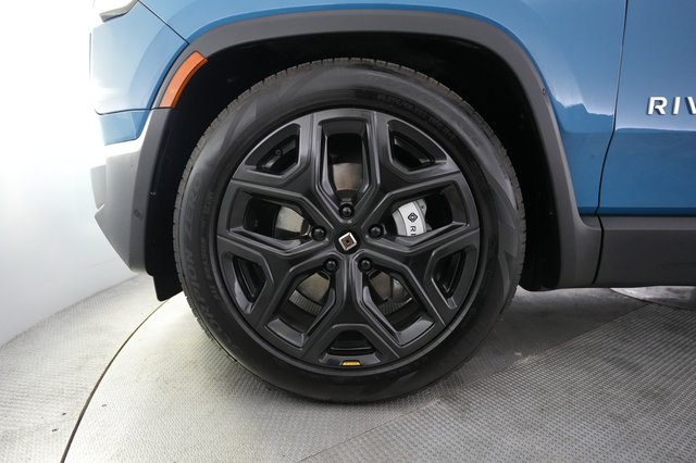 2024 Rivian R1S — photo 15 of 27