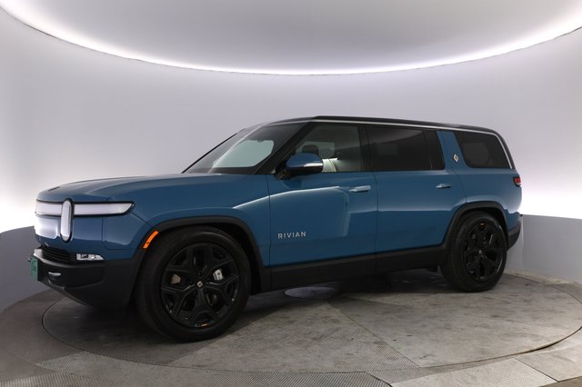 2024 Rivian R1S — photo 14 of 27