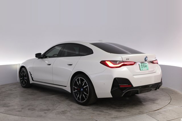 2024 BMW i4 — photo 13 of 25