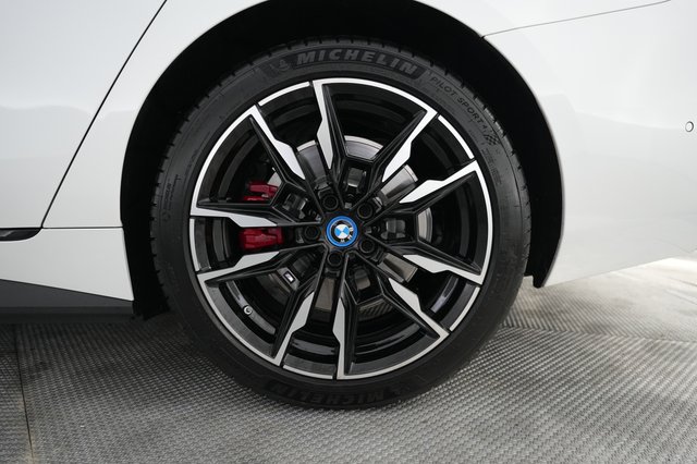 2024 BMW i4 — photo 7 of 25