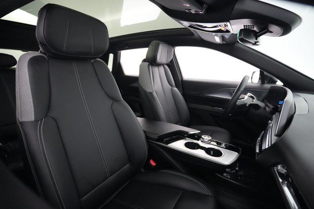 2024 Cadillac Lyriq — photo 17 of 19