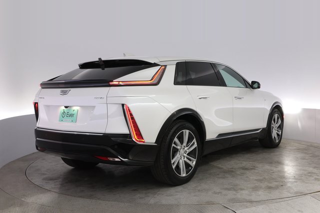 2024 Cadillac Lyriq — photo 2 of 19