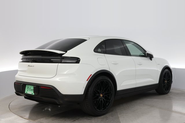 2024 Porsche Macan Electric — photo 2 of 22