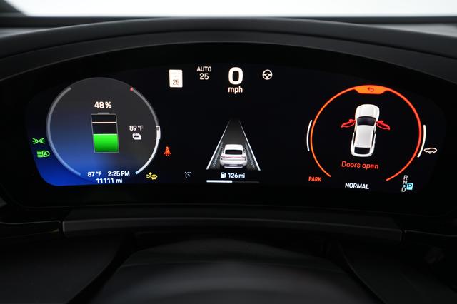 2024 Porsche Macan Electric — photo 5 of 22